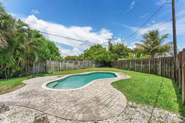 301 SE 3rd Street, Deerfield Beach, FL 33441