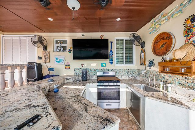 5862 W 2nd Ct, Hialeah, FL 33012
