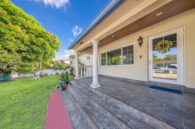 5862 W 2nd Ct, Hialeah, FL 33012