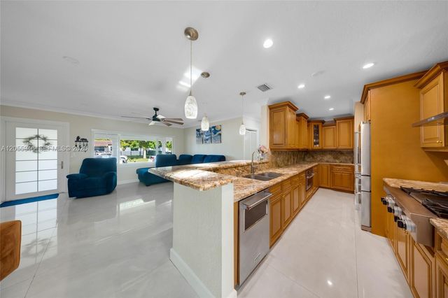 5862 W 2nd Ct, Hialeah, FL 33012
