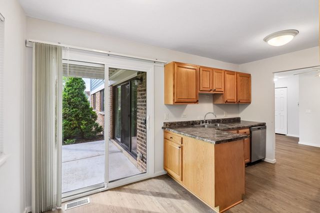 1102 Woodbury Lane D1, Wheeling, IL 60090