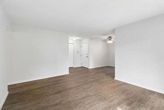 1102 Woodbury Lane D1, Wheeling, IL 60090
