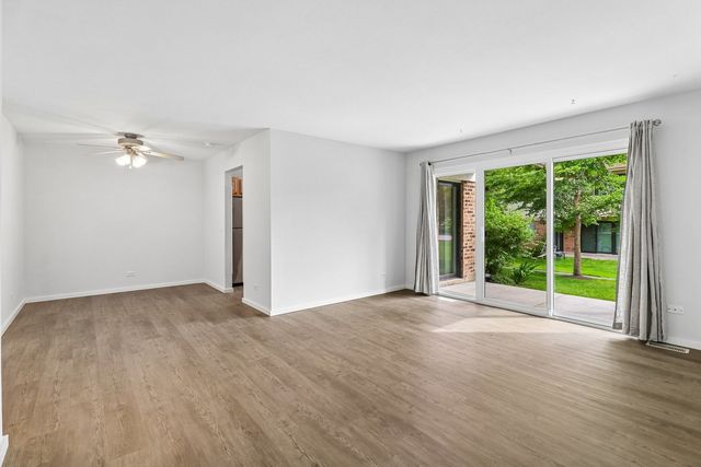 1102 Woodbury Lane D1, Wheeling, IL 60090