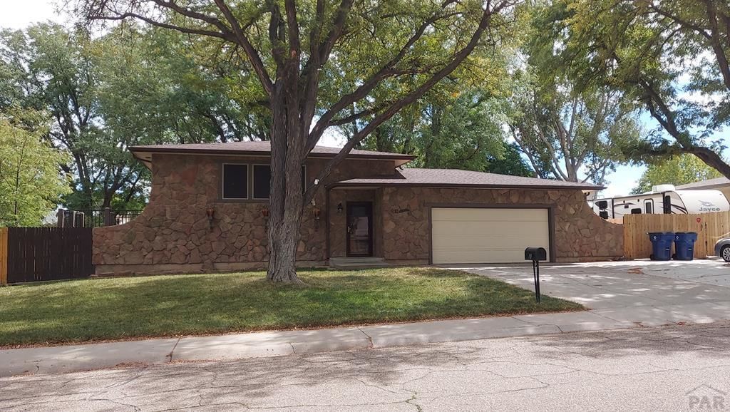 10 Verdosa Dr, Pueblo, CO 81005