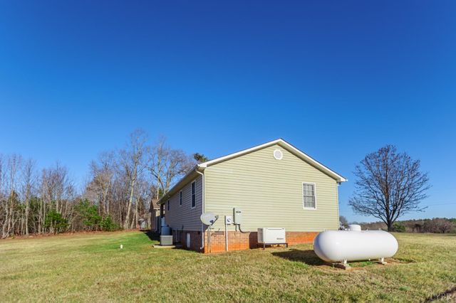 1975 Morning Star Road, Appomattox, VA 24522