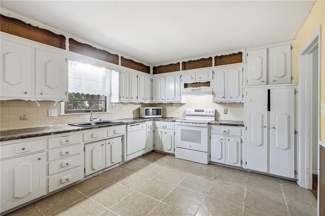 12009 E 61st Terrace, Kansas City, MO 64133