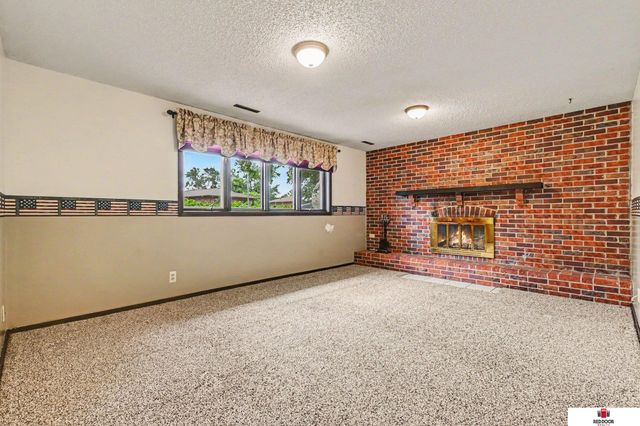 8021 Myrtle Street, Lincoln, NE 68506