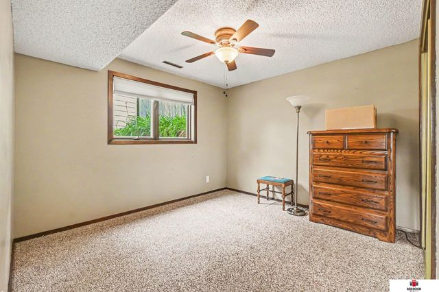 8021 Myrtle Street, Lincoln, NE 68506