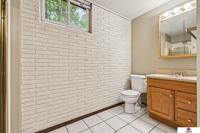 8021 Myrtle Street, Lincoln, NE 68506