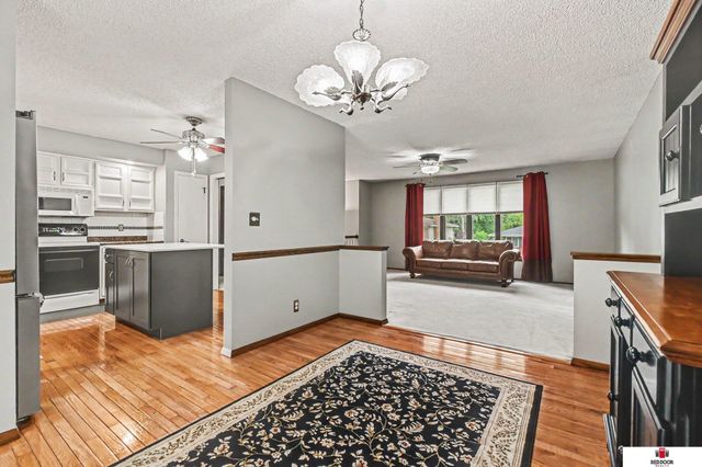 8021 Myrtle Street, Lincoln, NE 68506