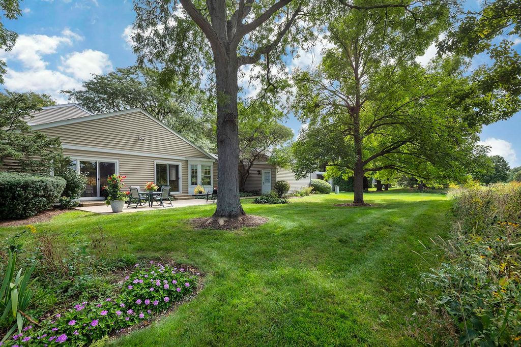 18 The Court Of Greenway Court, Northbrook, IL 60062 — photo 4