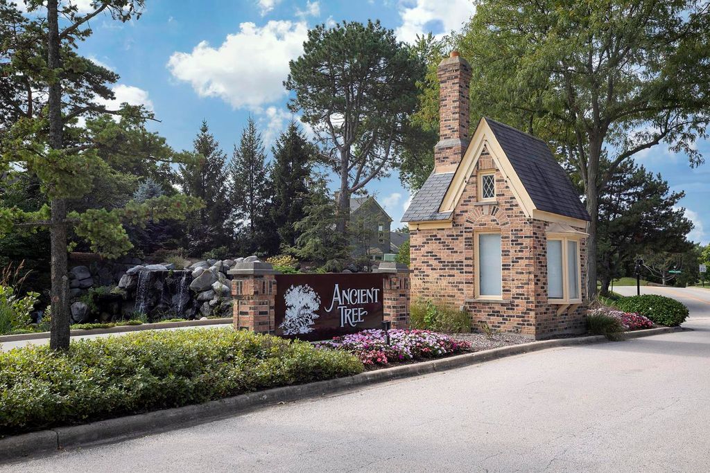 18 The Court Of Greenway Court, Northbrook, IL 60062 — photo 5