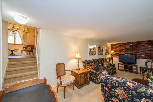 26 Wren Court, Northport, NY 11768