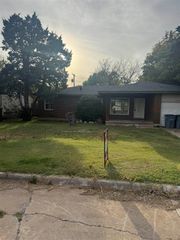 2222 NW 25th St, Lawton, OK 73505