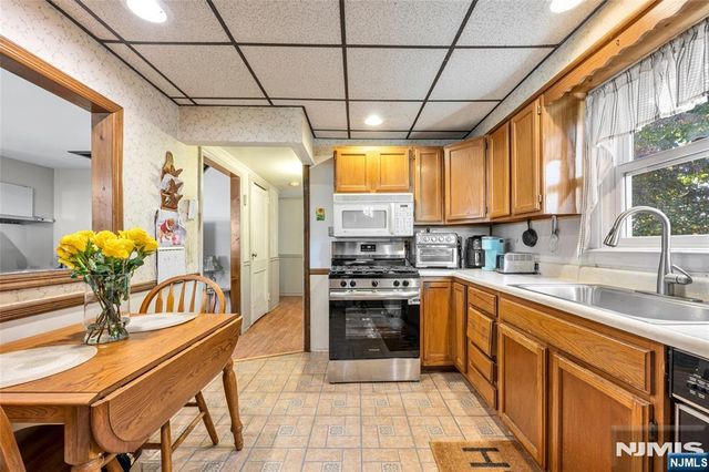 41 Wanaque Avenue, Wanaque, NJ 07420