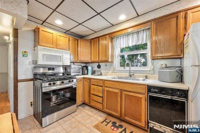 41 Wanaque Avenue, Wanaque, NJ 07420