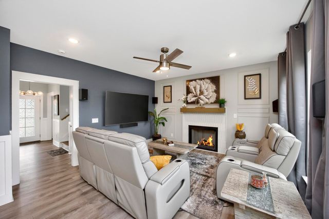203 Strongpoint Dr, Hendersonville, TN 37075
