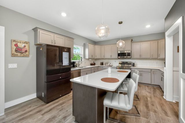 203 Strongpoint Dr, Hendersonville, TN 37075