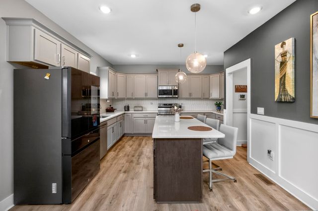 203 Strongpoint Dr, Hendersonville, TN 37075