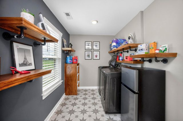 203 Strongpoint Dr, Hendersonville, TN 37075