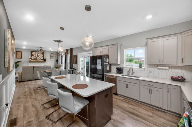 203 Strongpoint Dr, Hendersonville, TN 37075