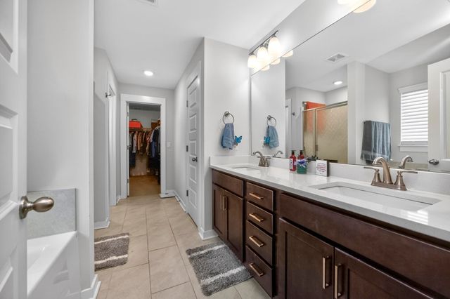 203 Strongpoint Dr, Hendersonville, TN 37075