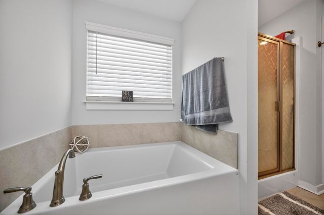 203 Strongpoint Dr, Hendersonville, TN 37075