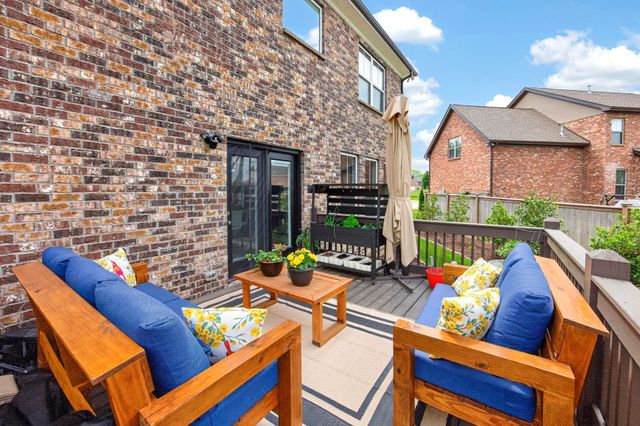 203 Strongpoint Dr, Hendersonville, TN 37075