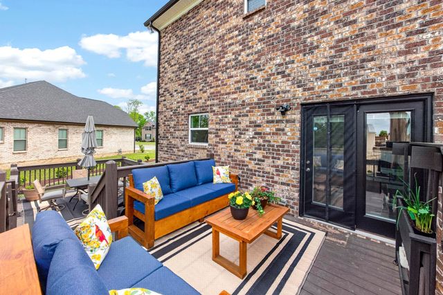 203 Strongpoint Dr, Hendersonville, TN 37075
