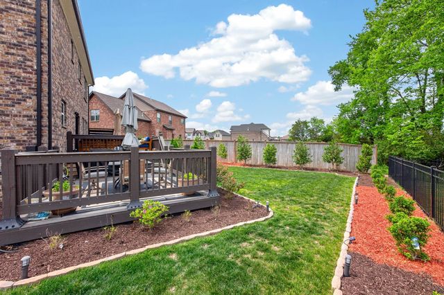 203 Strongpoint Dr, Hendersonville, TN 37075