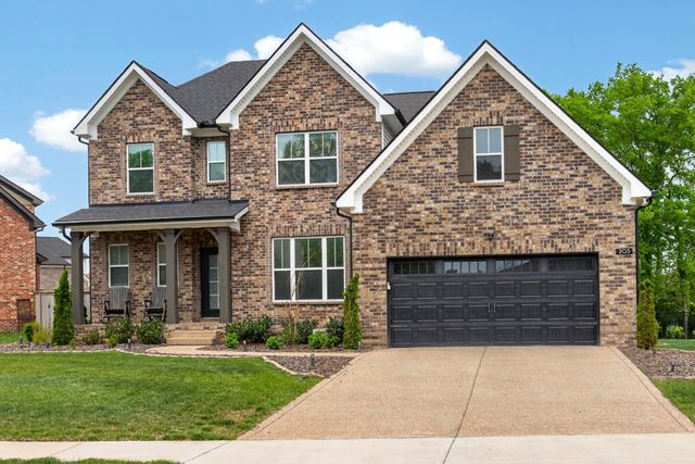 203 Strongpoint Dr, Hendersonville, TN 37075