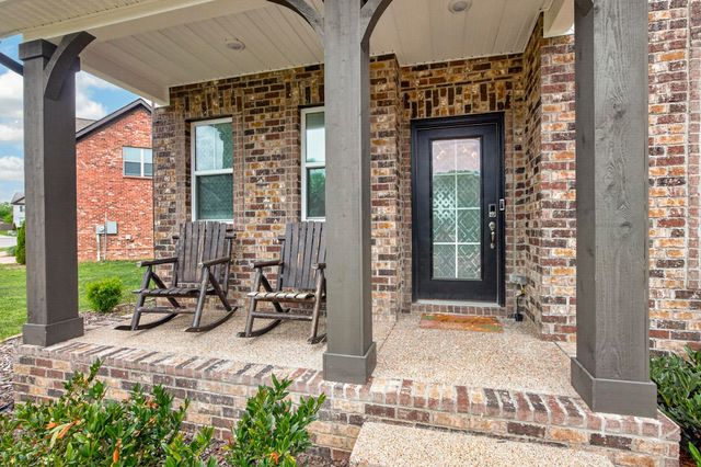 203 Strongpoint Dr, Hendersonville, TN 37075