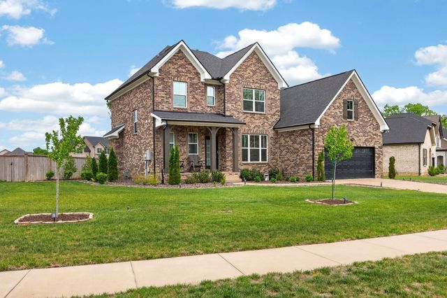 203 Strongpoint Dr, Hendersonville, TN 37075