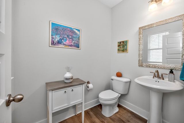 203 Strongpoint Dr, Hendersonville, TN 37075
