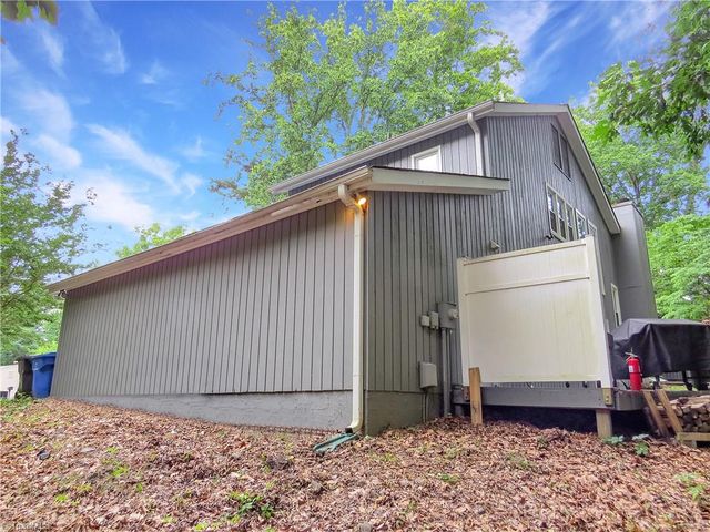 1205 Century Park Avenue, Kernersville, NC 27284