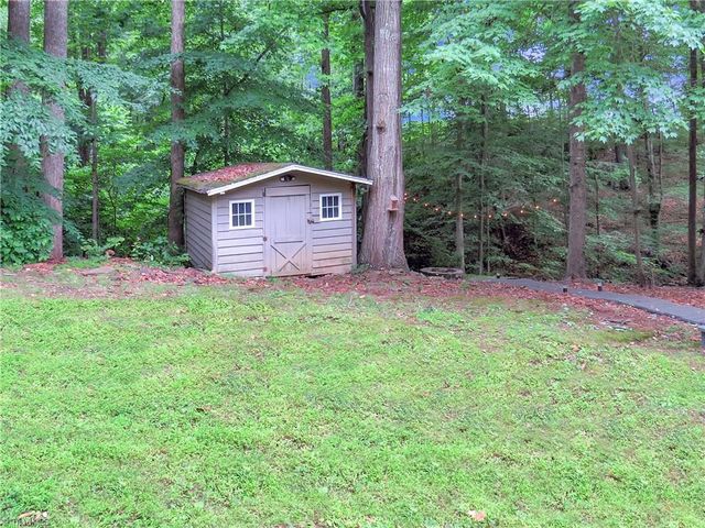 1205 Century Park Avenue, Kernersville, NC 27284