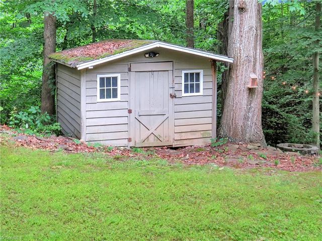 1205 Century Park Avenue, Kernersville, NC 27284