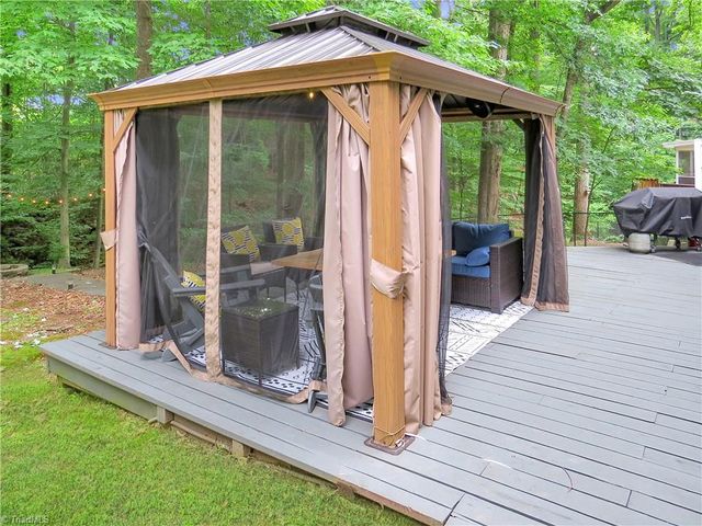 1205 Century Park Avenue, Kernersville, NC 27284