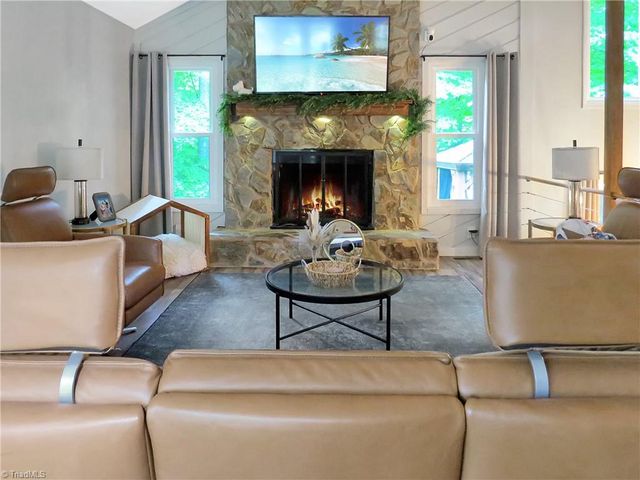 1205 Century Park Avenue, Kernersville, NC 27284