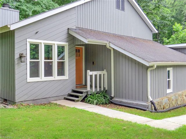 1205 Century Park Avenue, Kernersville, NC 27284