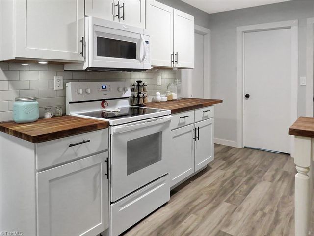 1205 Century Park Avenue, Kernersville, NC 27284