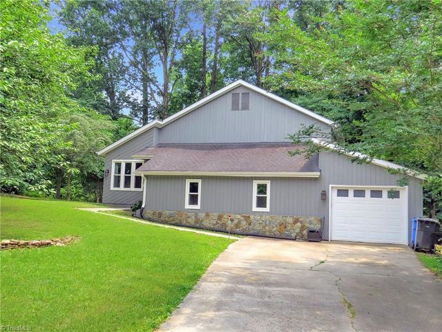 1205 Century Park Avenue, Kernersville, NC 27284