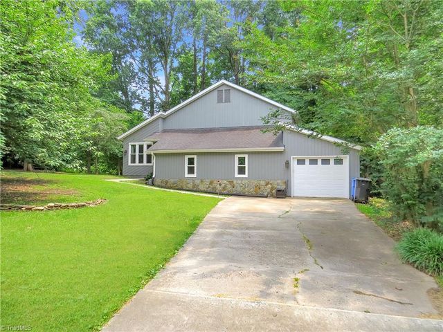 1205 Century Park Avenue, Kernersville, NC 27284