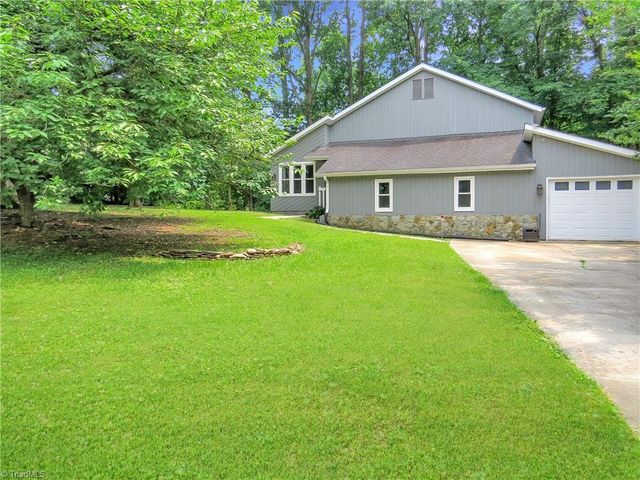 1205 Century Park Avenue, Kernersville, NC 27284