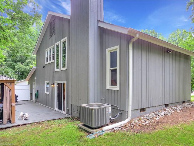 1205 Century Park Avenue, Kernersville, NC 27284