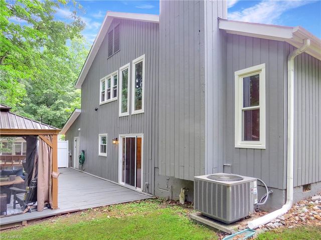 1205 Century Park Avenue, Kernersville, NC 27284