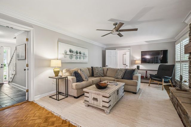 6955 BENT CREEK DR, Germantown, TN 38138