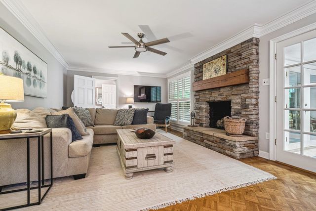 6955 BENT CREEK DR, Germantown, TN 38138
