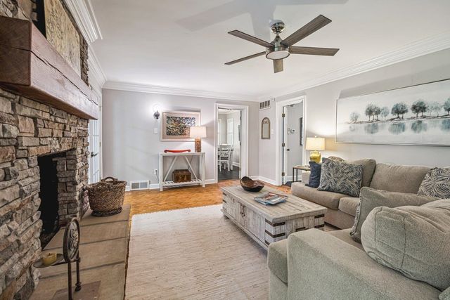 6955 BENT CREEK DR, Germantown, TN 38138