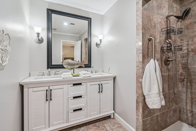 6955 BENT CREEK DR, Germantown, TN 38138